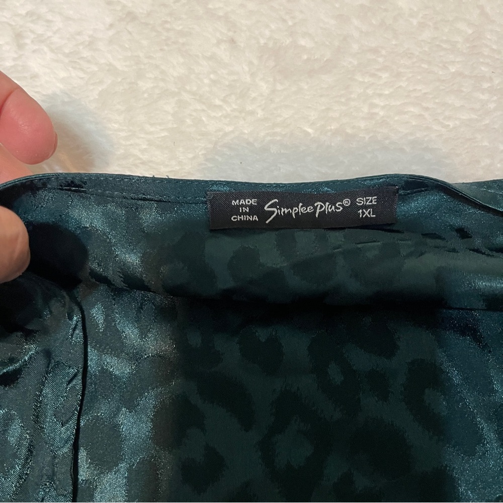 Simple Plus Emerald Green Leopard Print Long Slee… - image 4